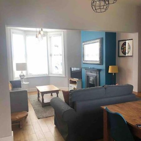 Gloucester Rd 2 Mins Away - Fab, New, Trendy House Bristol Exterior photo