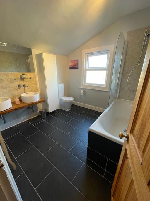 Gloucester Rd 2 Mins Away - Fab, New, Trendy House Bristol Exterior photo