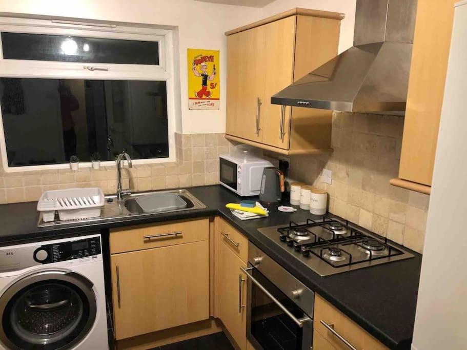 Gloucester Rd 2 Mins Away - Fab, New, Trendy House Bristol Exterior photo