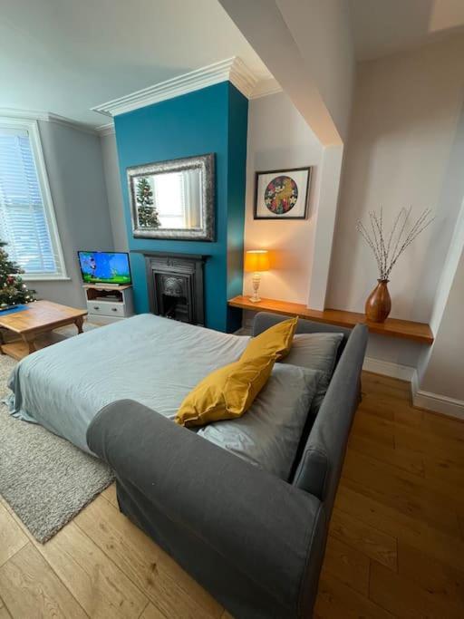 Gloucester Rd 2 Mins Away - Fab, New, Trendy House Bristol Exterior photo