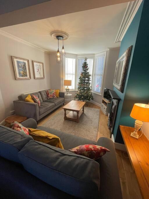 Gloucester Rd 2 Mins Away - Fab, New, Trendy House Bristol Exterior photo