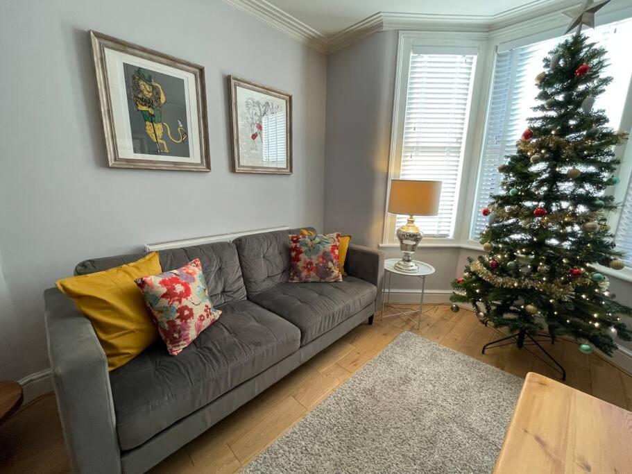 Gloucester Rd 2 Mins Away - Fab, New, Trendy House Bristol Exterior photo