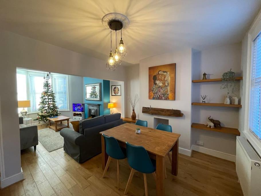 Gloucester Rd 2 Mins Away - Fab, New, Trendy House Bristol Exterior photo